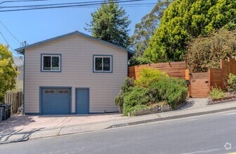 Building Photo - 1327 Crespi Dr