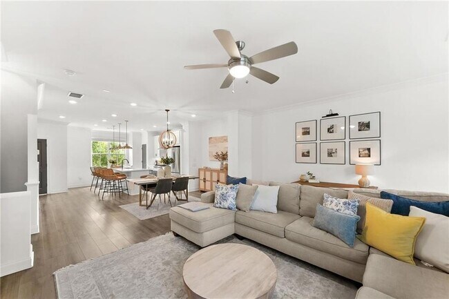 Building Photo - 843 Angora Aly