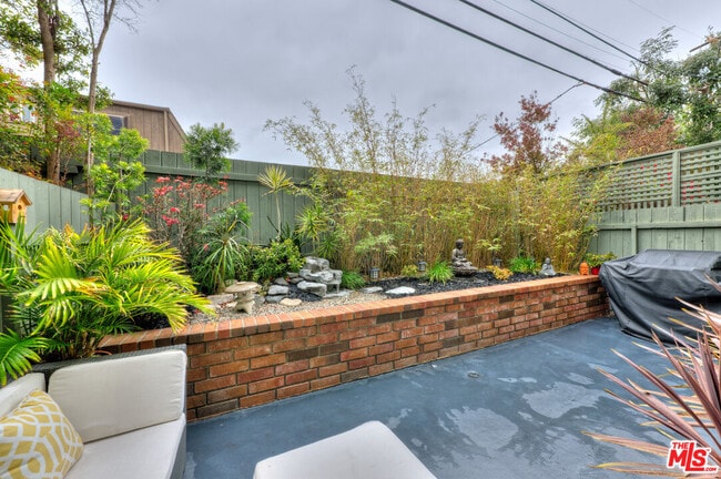 Building Photo - 2663 S Centinela Ave