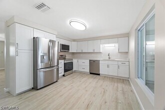 Building Photo - 6128 Cocos Dr