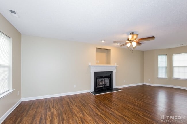 Foto del edificio - 11305 Silver Glen Ln