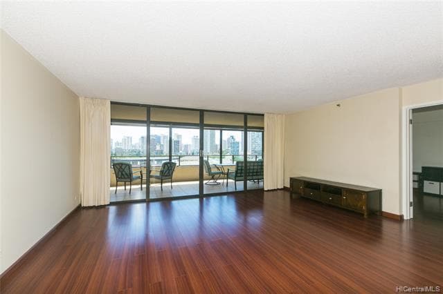 Building Photo - 581 Kamoku St
