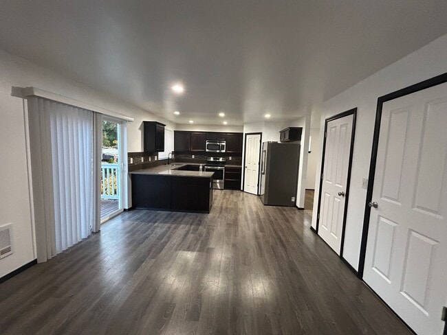 Foto del edificio - Large 4 bedroom 2.5 bath