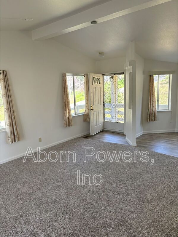 Building Photo - 1160 Sun Ridge Rd