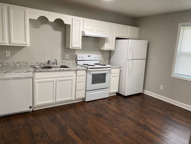 Building Photo - 21 Judson Cv