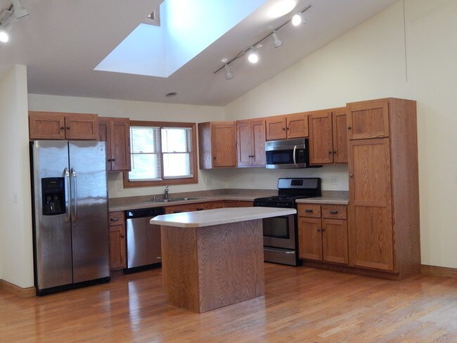 Building Photo - Beautiful 4 Bedroom Ranch with basement