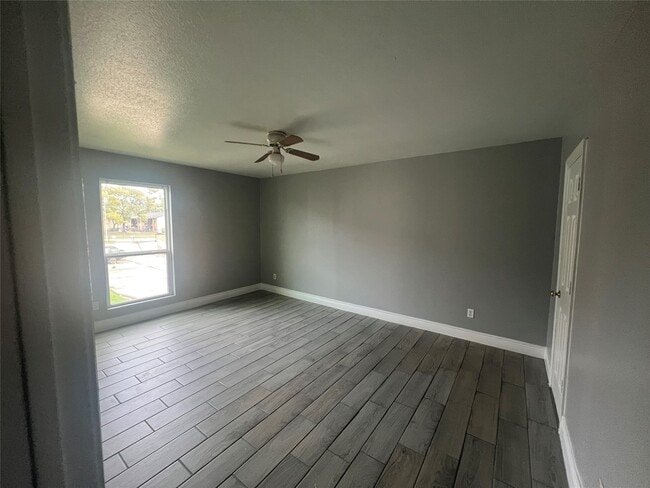 Foto del edificio - 8034 Antoine Dr