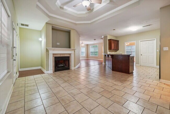 Building Photo - Beautiful 3 bedroom home, just waiting for...