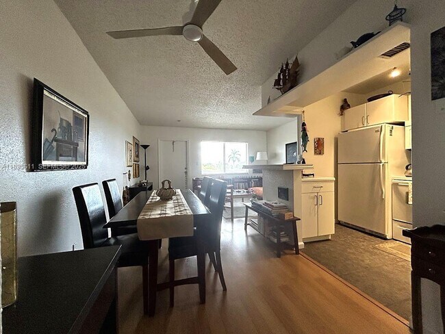 Foto del edificio - 1400 NE 54th St