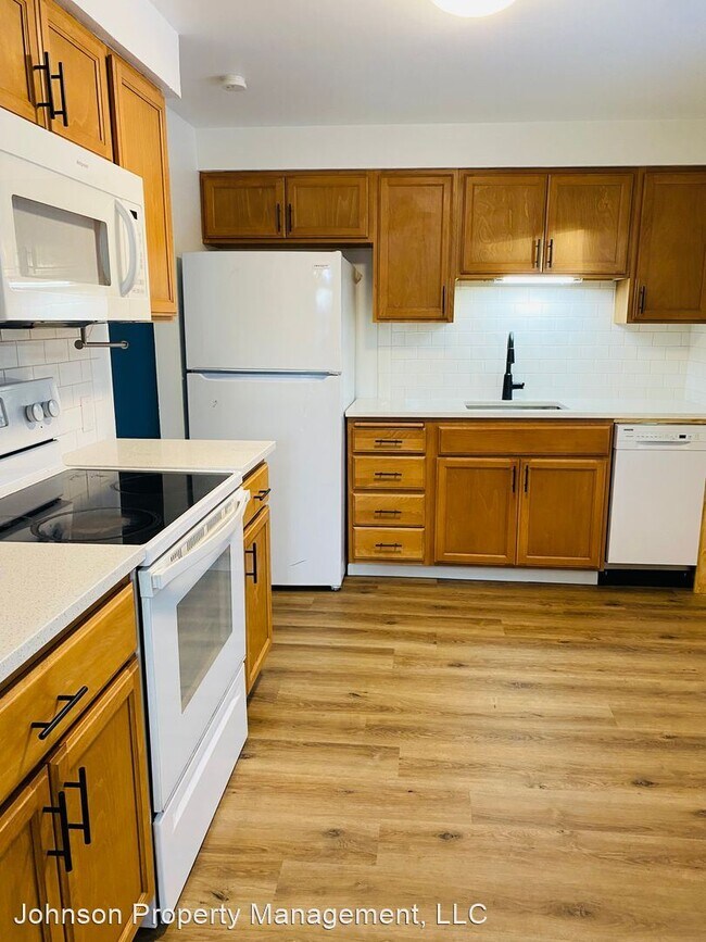 Building Photo - 4 br, 1 bath House - 2403 W. Rosewood Ave.