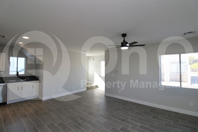 Building Photo - 2153 W Morten Ave