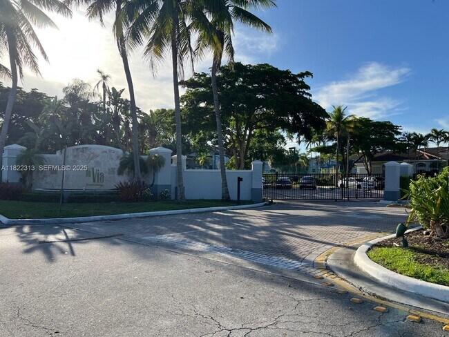 Foto del edificio - 9645 NW 1st Ct