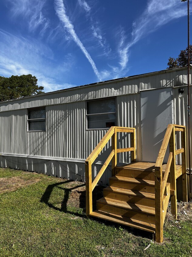 113 Hussey Mhp Ln, Beulaville, NC 28518 House Rental in Beulaville