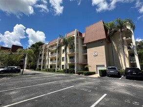 Building Photo - 9301 SW 92nd Ave