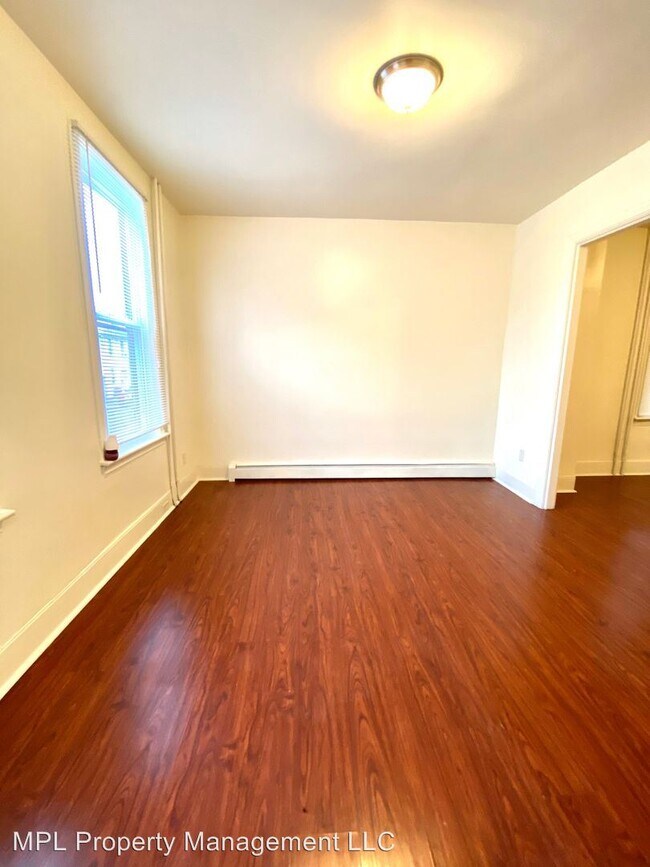 Building Photo - 4 br, 1.5 bath House - 136 S 3Rd St