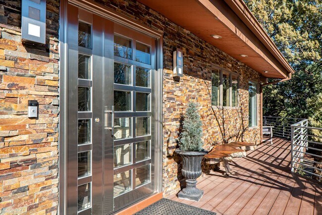 Building Photo - FURNISHED 6-12 MONTH LEASE - WEST SEDONA - GATED COMMUNITY