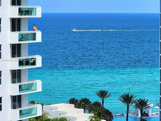 Foto del edificio - 3000 S Ocean Dr