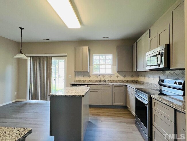 Building Photo - 4 Bedroom Single Family House in Morrisville RTP