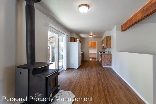 Building Photo - 3 br, 1.5 bath House - 11517 NE 9th St