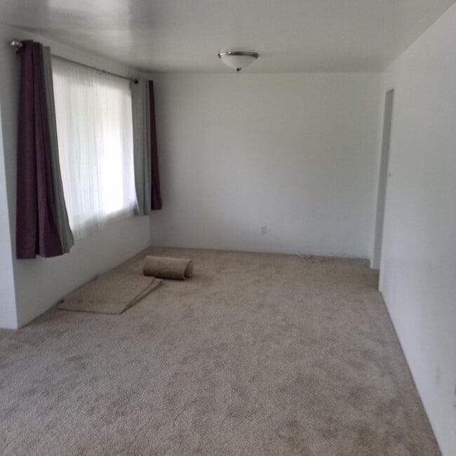 Building Photo - Pending Applications! Charming 3-Bedroom Home
