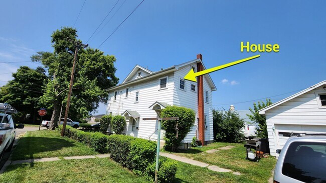 Building Photo - 140 S Elm St
