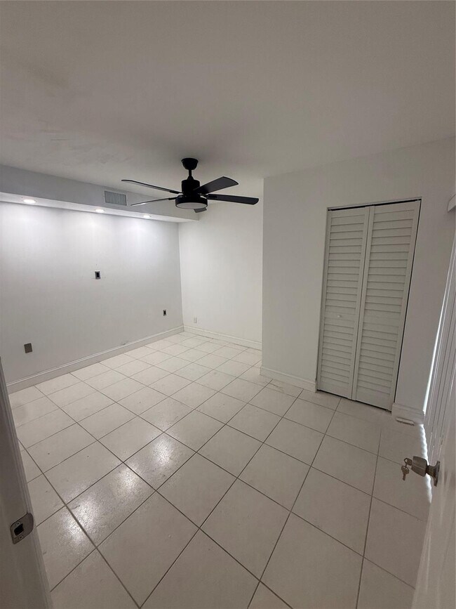 Foto del edificio - 9138 SW 23rd St