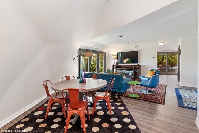 Foto del edificio - 22W575 75th St