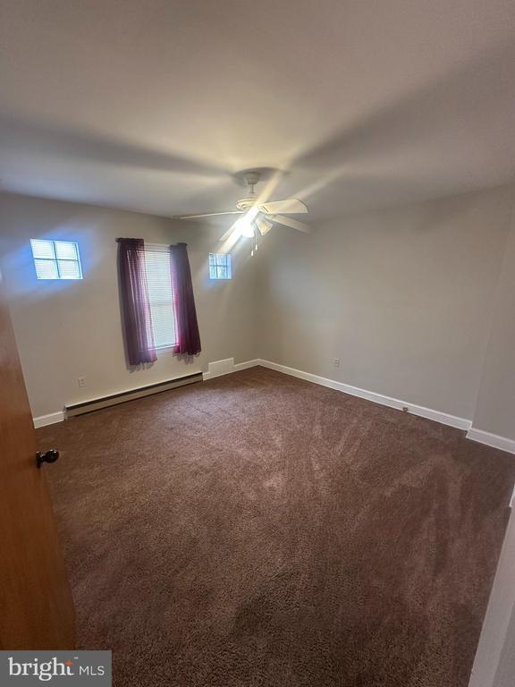 Building Photo - 858 S Main St