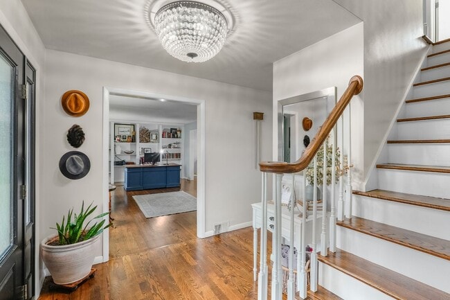 Building Photo - Beautifully Updated 4 Bedroom, 2.5 Bath Home in Fairview