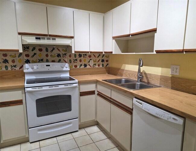 Foto del edificio - 817 SE 12th Ct