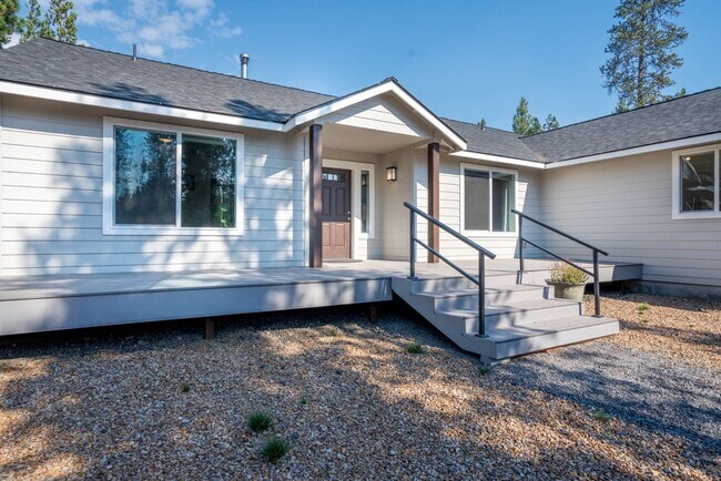 Building Photo - Beautiful New Build with Large Shop