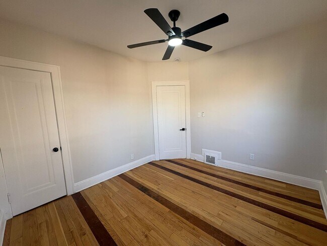 Foto del edificio - 3755 E 154th St