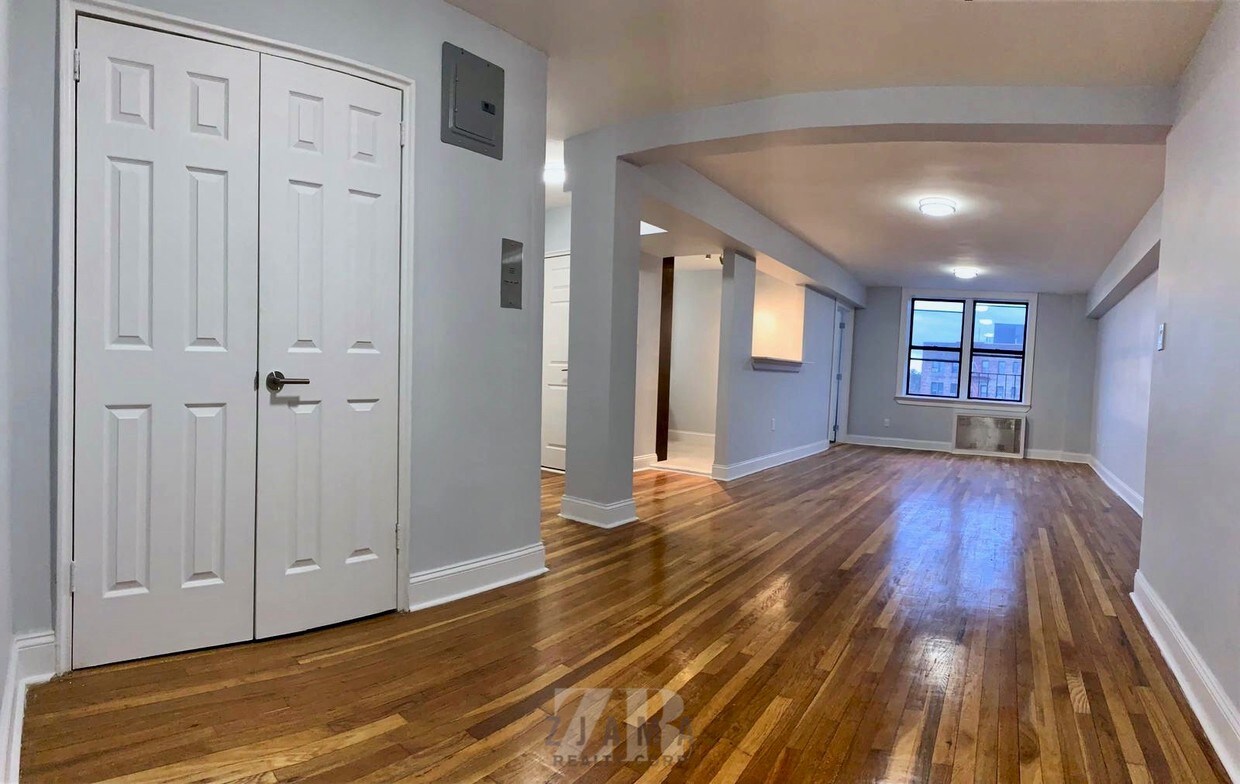 Foto principal - 130 E 18th St