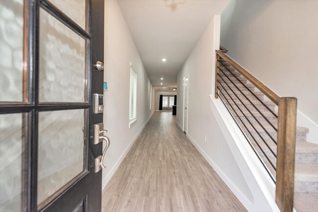 Building Photo - 10651 Whitejacket