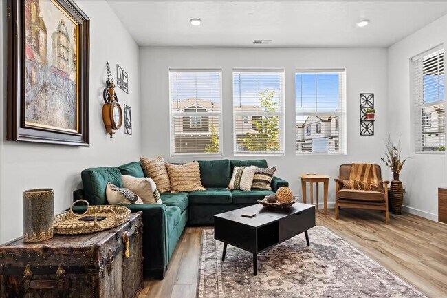 Building Photo - 195 N Nursery Ave