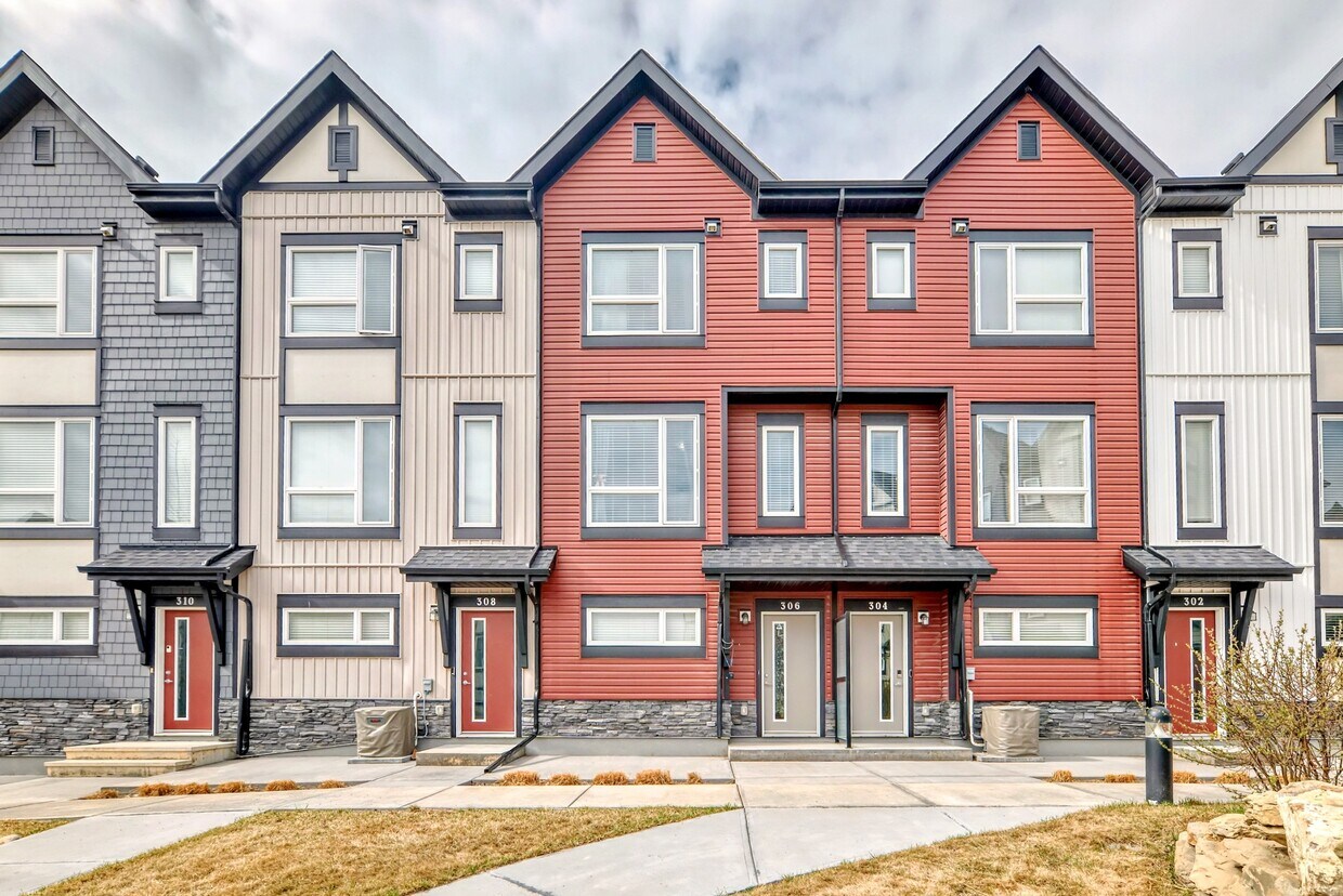 Primary Photo - Modern 3-Storey Townhouse in Evanscrest Me...