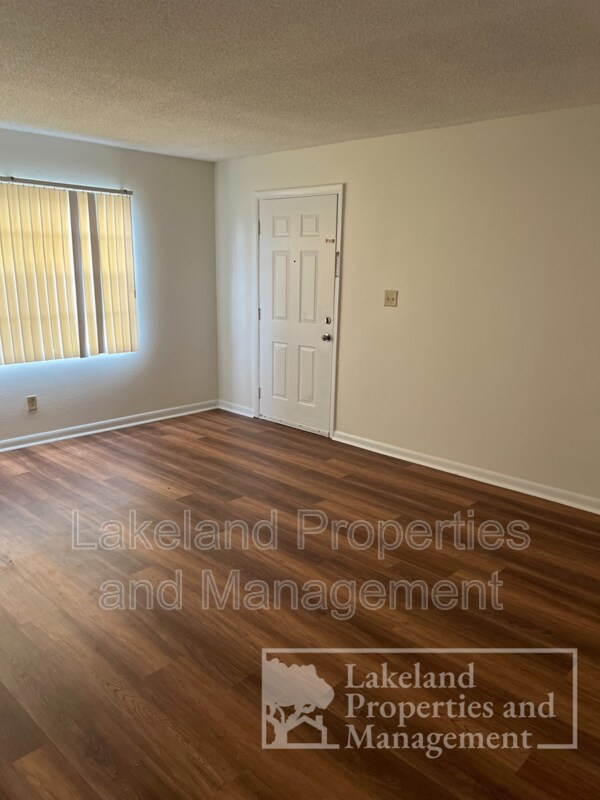Foto del edificio - 5812 Charlton Dr
