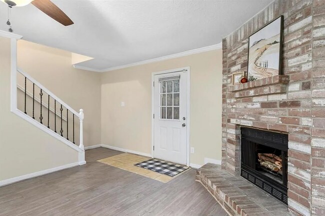 Foto del edificio - 2 Bedroom, 1.5 Bath Townhome – Modern Comfort in a Great Location!