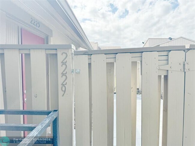 Foto del edificio - 2229 NW 59th Ave
