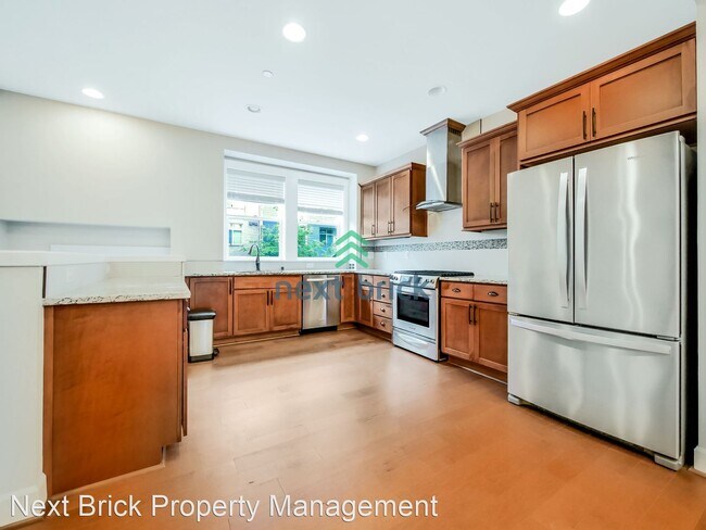 Foto del edificio - 3 br, 2.5 bath House - 972 NE Discovery Dr,