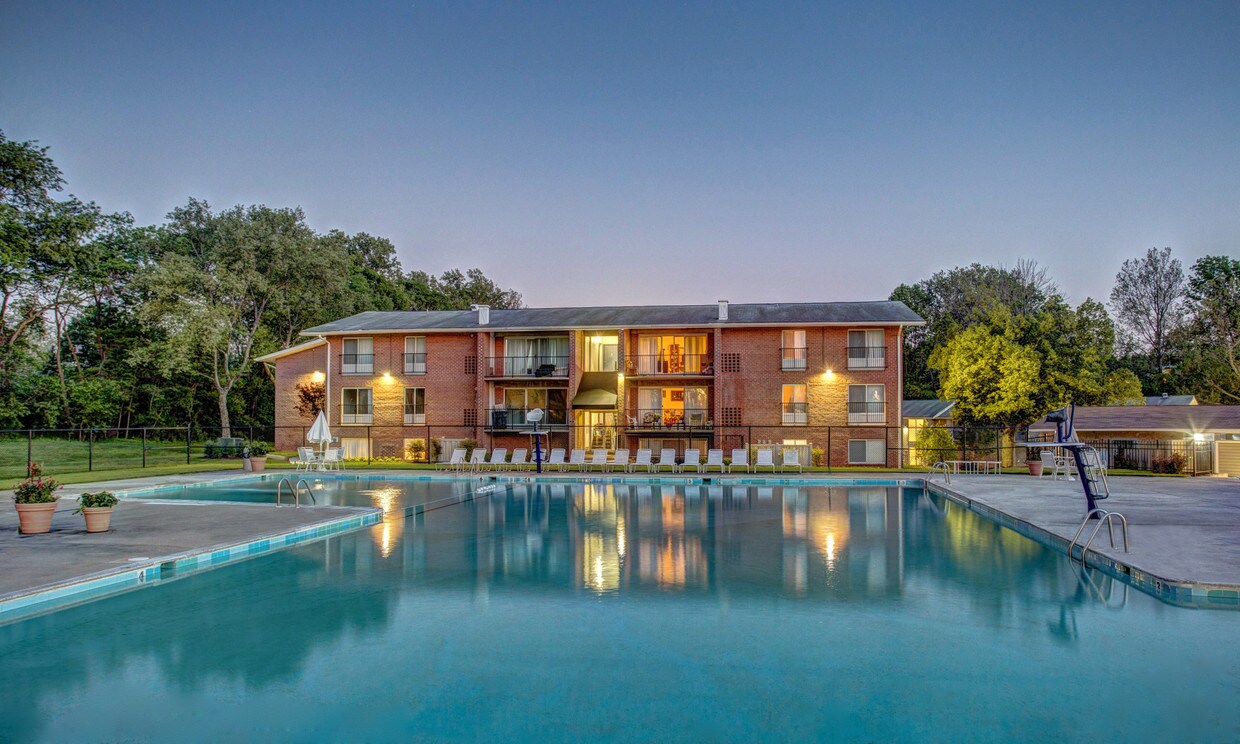 Hampton Manor Apartments & Townhomes Apartments 229 Saint David Ct