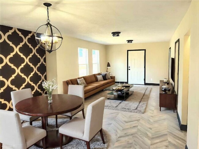 Foto del edificio - 1310 N Leavitt Rd