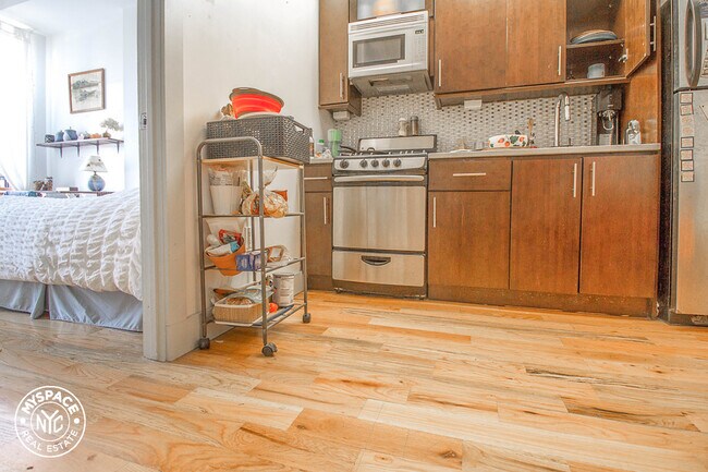 Building Photo - 1323 Bedford Ave