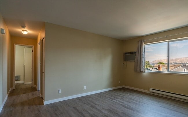 Building Photo - Beautiful 1 bed/1 bath condo, located clos...