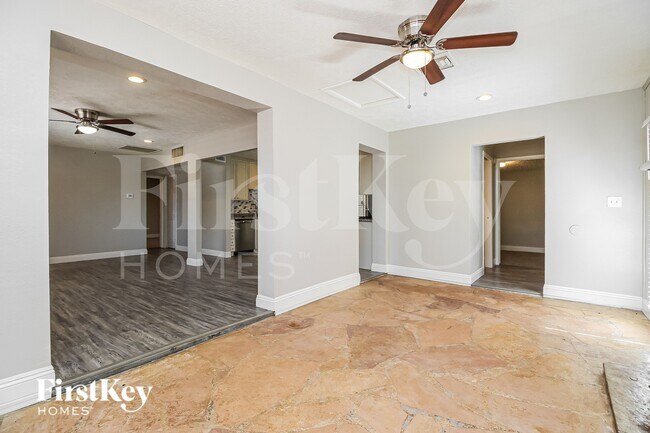Foto del edificio - 7427 E McKinley St