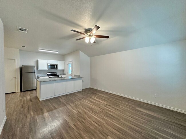 Foto del edificio - 1712 Clovis Dr