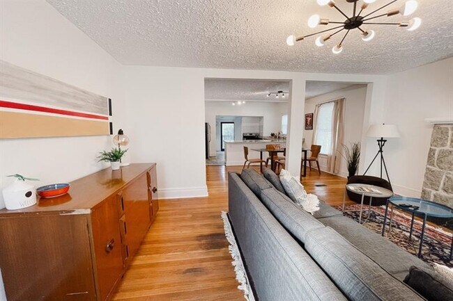 Building Photo - 1408 Memorial Dr SE