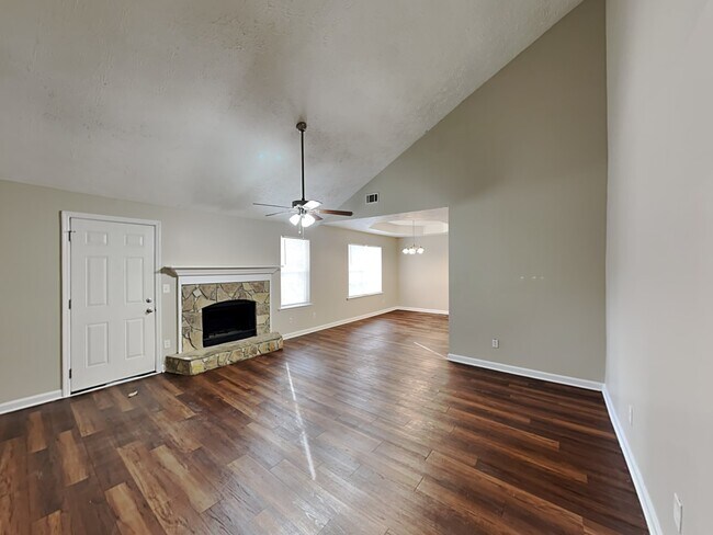 Building Photo - 7850 Dogwood Way