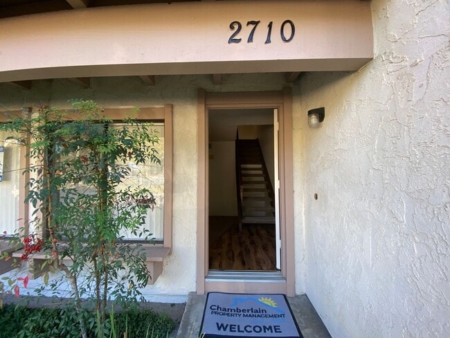 Foto del edificio - 3 Bed 2 Story Townhome in Tanglewood Community!