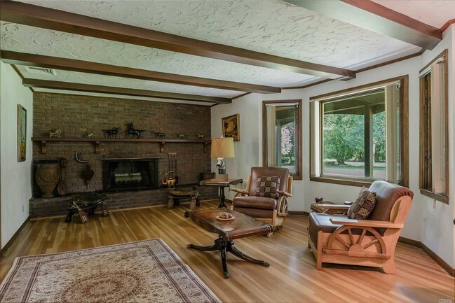 Foto del edificio - 491 Woodbury Rd